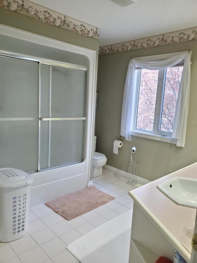 Lakeview House With 4 Rooms Kelowna Near Downtown & Knox Moutain ภายนอก รูปภาพ
