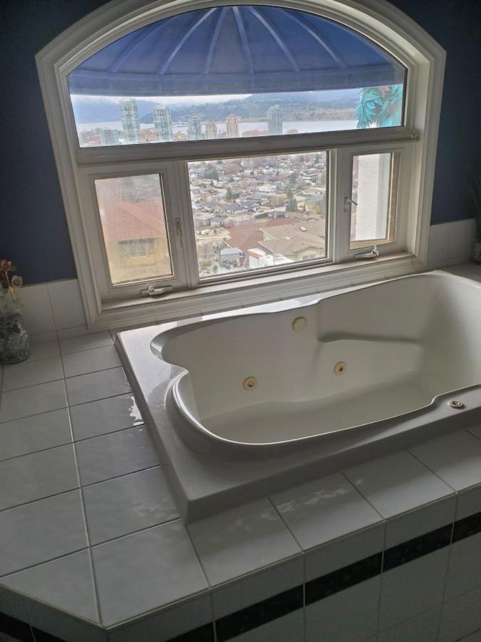 Lakeview House With 4 Rooms Kelowna Near Downtown & Knox Moutain ภายนอก รูปภาพ