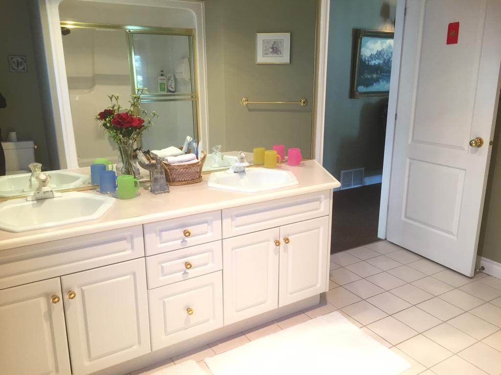 Lakeview House With 4 Rooms Kelowna Near Downtown & Knox Moutain ภายนอก รูปภาพ